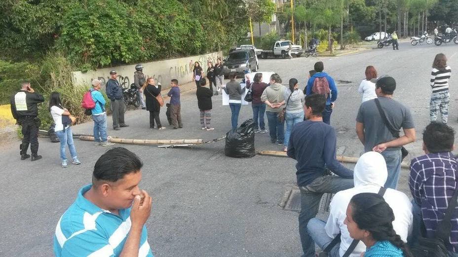 protestaron-los-naranjos-por-falta-agua_218062.jpg