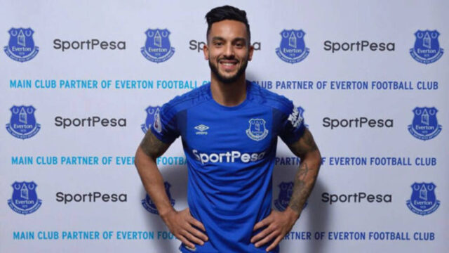 Theo Walcott fichó por el Everton