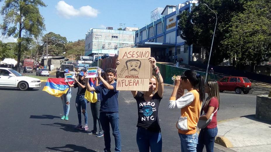 funcionarios-policiales-dispersaron-manifestacion-san-carlos_222843.jpg
