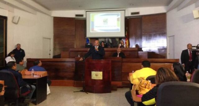Héctor Rodríguez pidió investigar gestión de Capriles