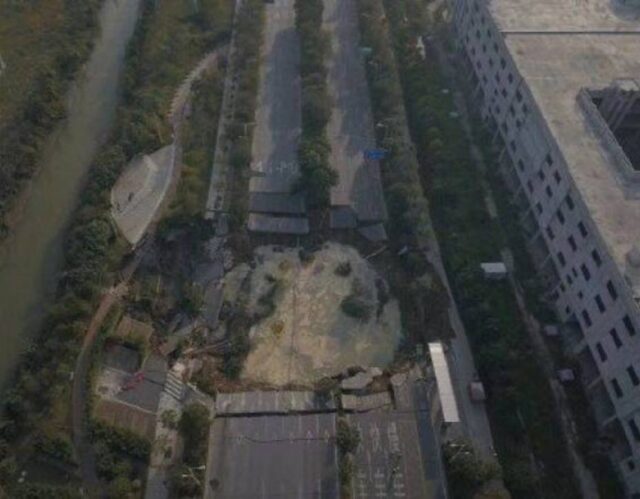 Ocho muertos tras hundimiento de una carretera en China