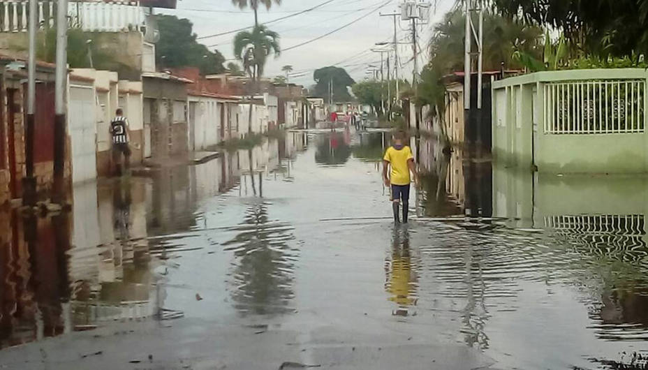 comunidad-maracay-afectada-por-crecida-del-rio-madre-vieja_226075.jpg