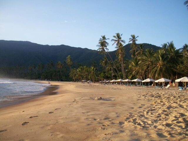 Los altos precios del traslado en lancha para playas de Choroní