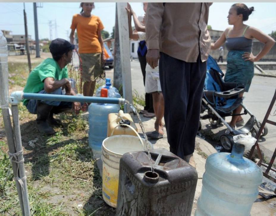 sectores-valencia-permanecen-sin-agua-desde-hace-tres-semanas_226404.jpg