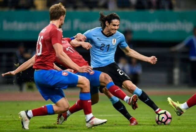 Suárez y Cavani meten a Uruguay en la final de la China Cup contra Gales