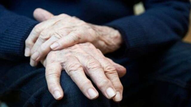 El riesgo de párkinson y demencia puede ser detectado con una punción lumbar