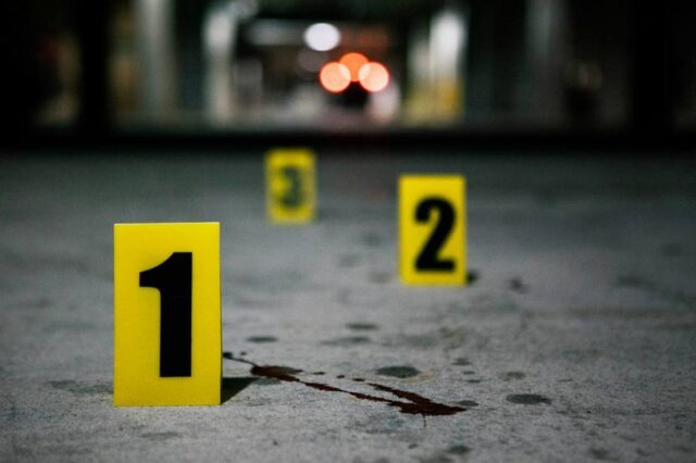 Asesinaron a tres hombres en el 23 de Enero mientras jugaban dominó