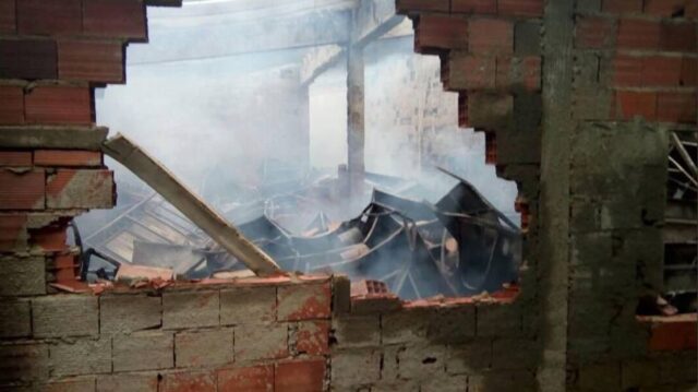 Incendio afectó centro de salud adyacente al CNE