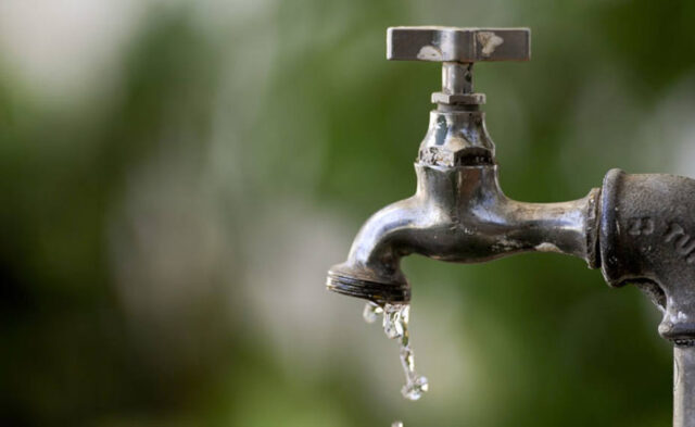 Vecinos de varios sectores de Vargas protestaron por falta de agua