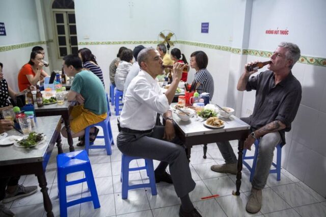 Barack Obama: Anthony Bourdain nos enseñó a no temer a lo desconocido