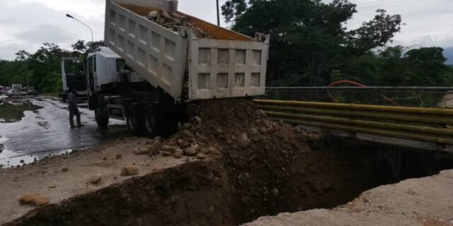 Se mantienen las labores de recuperación del puente sobre el río Chururú