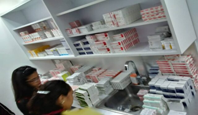 Detenidos 3 vigilantes por hurto de medicinas en Farmacia Comunitaria