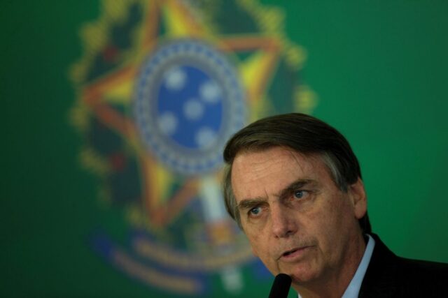 Bolsonaro aceptará ayuda extranjera para frenar incendios amazónicos