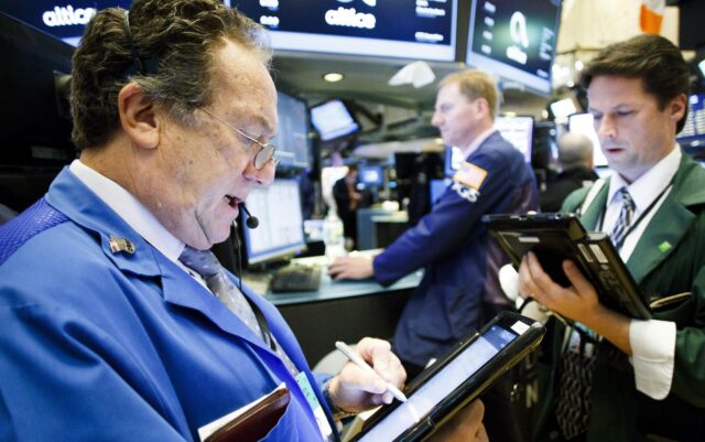 El petróleo impulsa a Wall Street a pesar de las preocupaciones por la deuda