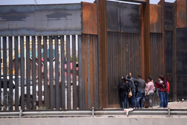 La mayoría de los estadounidenses no apoya la gestión de Trump en materia de asilo