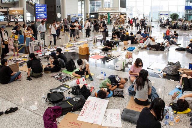 Tribunal de Hong Kong prohíbe protestas en algunas zonas del aeropuerto