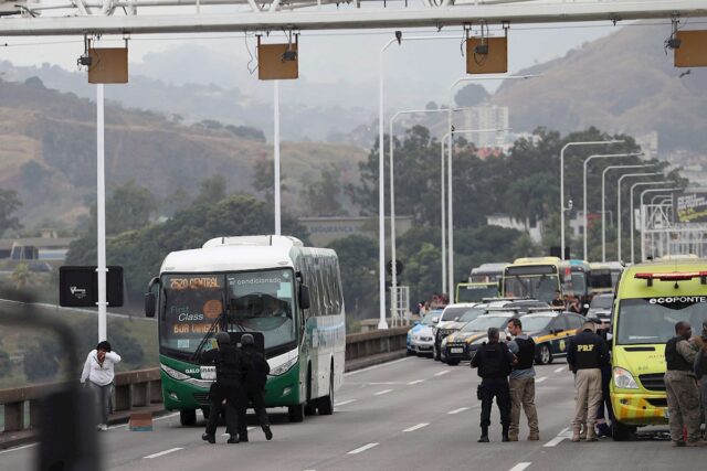 Francotirador de la Policía de Brasil ultimó a secuestrador de un autobús