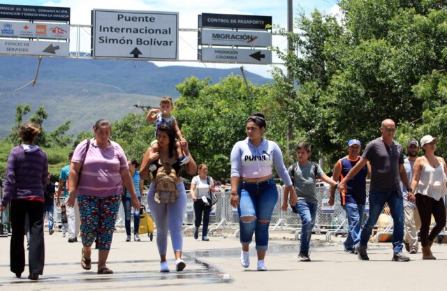 ONG alerta que puede desbordarse la atención a venezolanos si continúa el éxodo