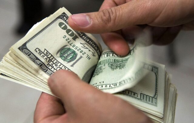 Dólar paralelo supera los 14.000 bolívares al comienzo de la semana