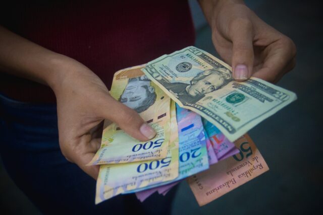 InSight Crime: ¿Hay relación entre la dolarización de Venezuela y el crimen organizado?