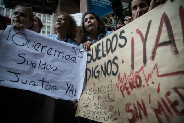 Trabajadores públicos protestaron en su día por bajos salarios