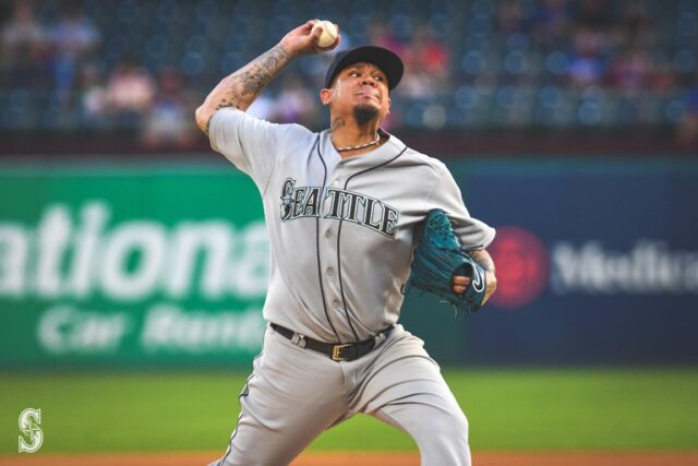 Félix Hernández tuvo una noche histórica en Arlington