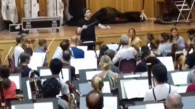 Gustavo Dudamel reúne a jóvenes del mundo para su concierto en España
