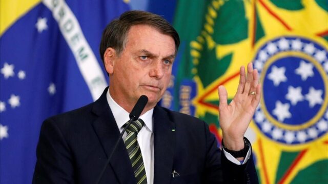 Bolsonaro decreta que Fuerzas Armadas se unan al combate de incendio amazónico