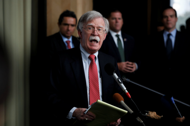 John Bolton: Le ofrecí mi renuncia al presidente Trump