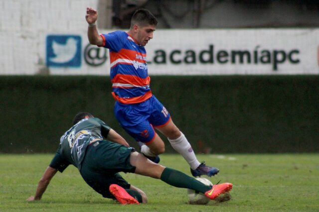 Matías Lacava, el hijo del gobernador que patea balones en el puerto (+video)