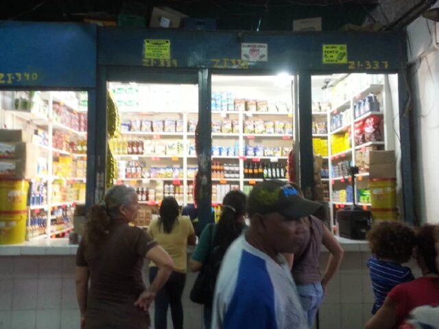 El queso duro superó los 34.000 bolívares en Quinta Crespo