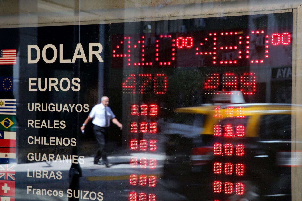 Monedas latinoamericanas cayeron tras tensión entre EE UU y China