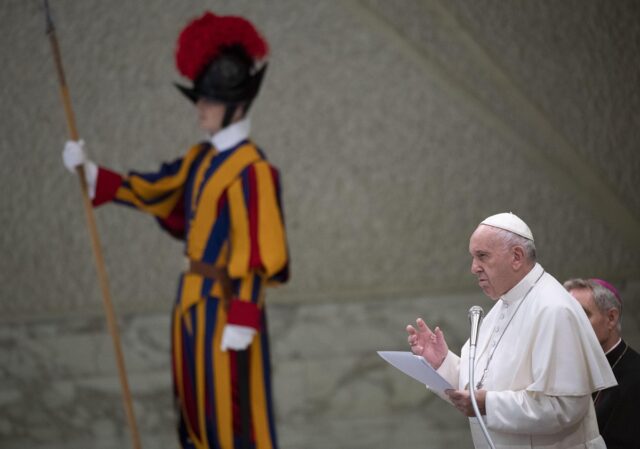 El Papa pide una Iglesia sin fronteras, solidaria y atenta a los problemas