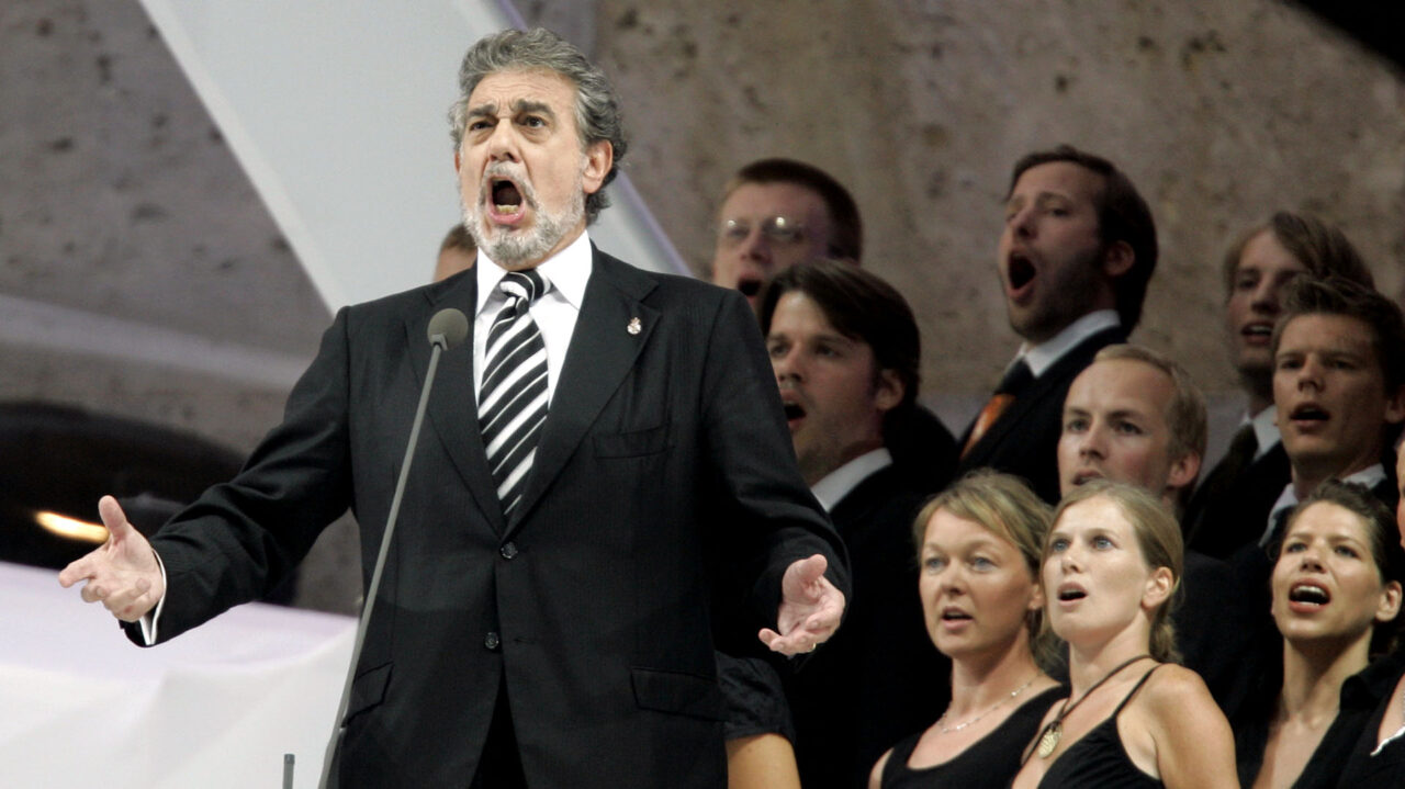 Una mezzosoprano dice tener un testigo del acoso de Placido Domingo