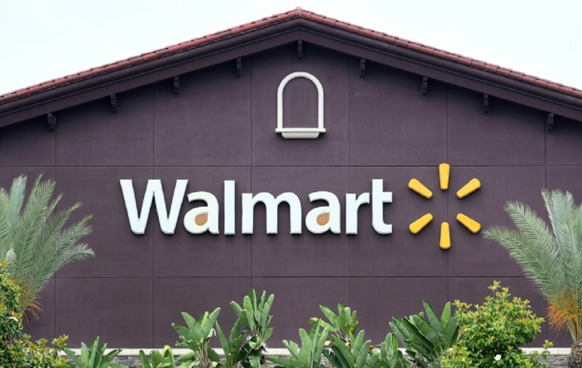 Walmart reporta sólidas ganancias y continúa la venta de armas