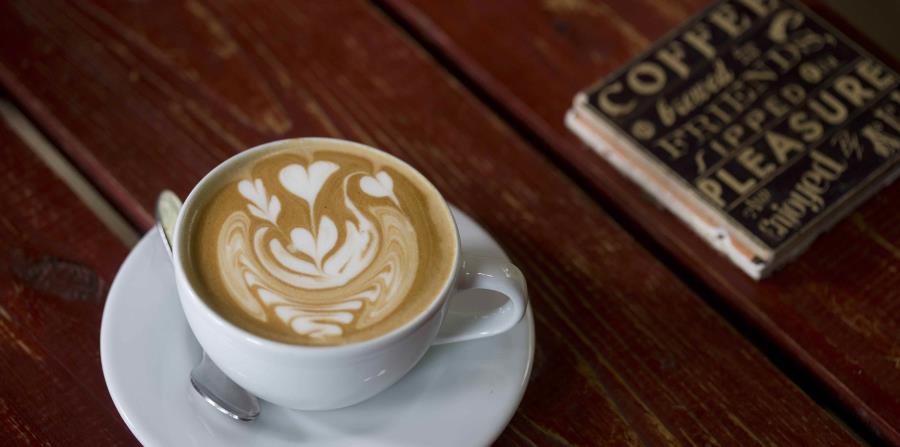 Tomar café podría ayudar a quemar grasa