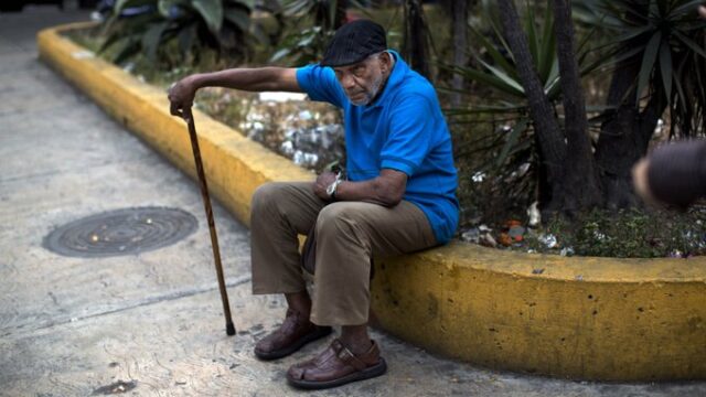 Los adultos mayores en Venezuela son “rehenes de la caja CLAP”