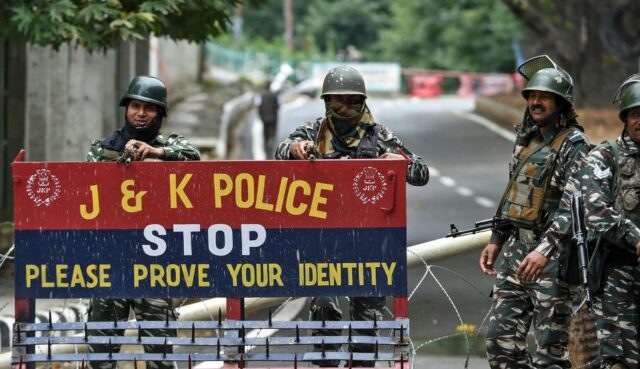 EE UU pidió a la India liberar detenidos y restablecer libertades