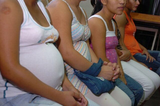 Venezolanas están expuestas a la “maternidad forzada” debido a la crisis