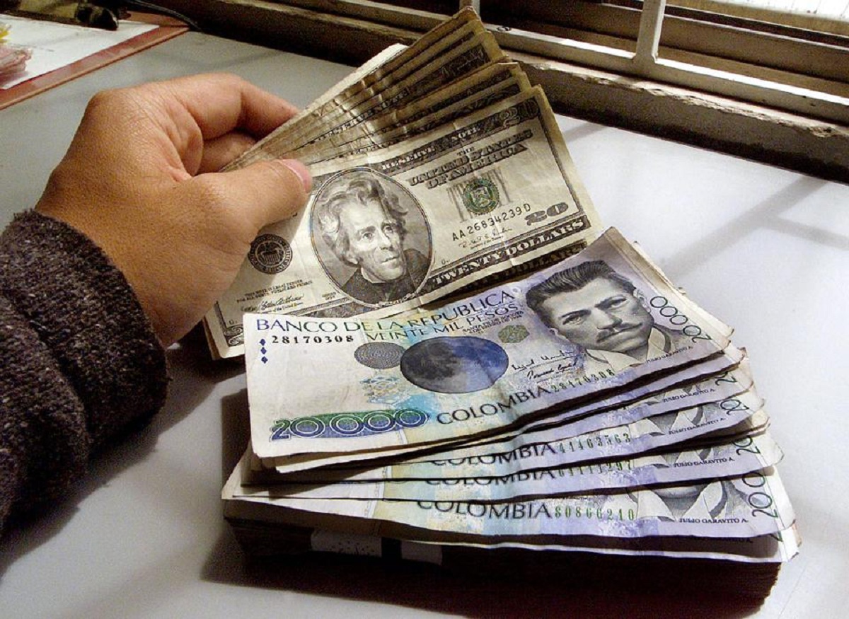 Pesos Colombianos y dólares