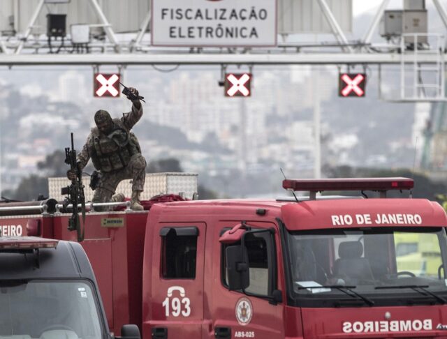El momento en que francotirador disparó al secuestrador en Brasil