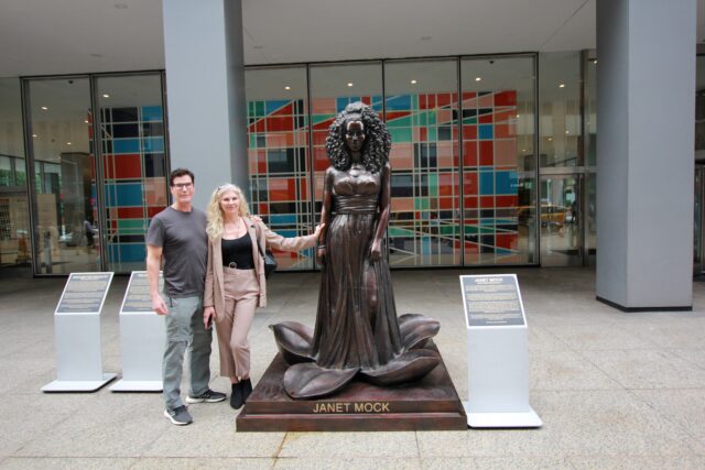Estatuas de mujeres famosas toman las aceras de Nueva York