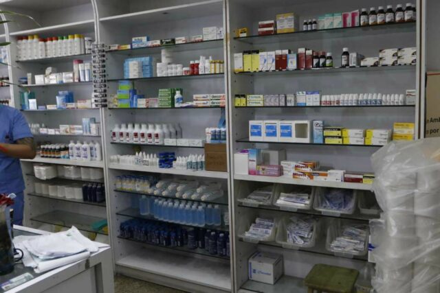 Régimen de Maduro planifica ajustes de precios en farmacia y alimentación