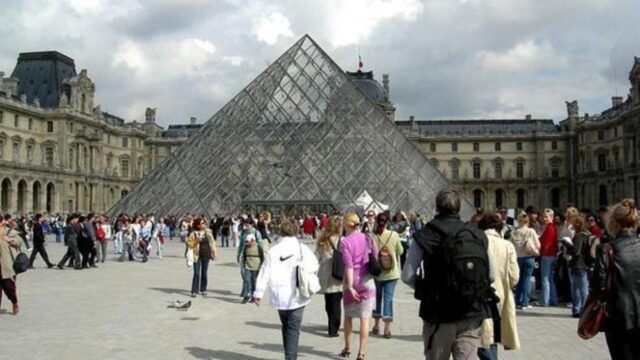 El Louvre, cerca de convertirse en víctima de su propio éxito