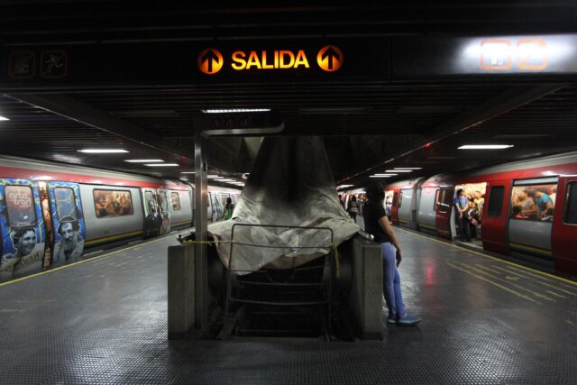 Las noches en el Metro de Caracas: cuando los militares agreden