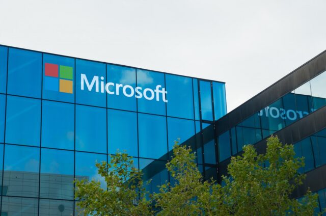 Microsoft admitió que sus empleados escuchan llamadas de Skype