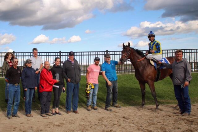 Sarmiento ganó estadística en hipódromo canadiense Century Mile