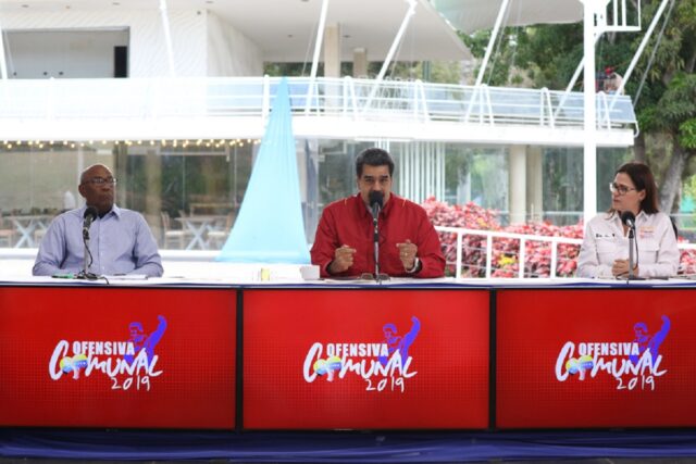 Maduro pidió al MP investigar a Guaidó por supuesta entrega del Esequibo