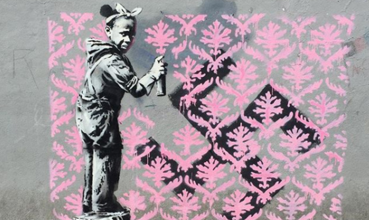 Roban un grafiti de Banksy a las puertas del Pompidou de París