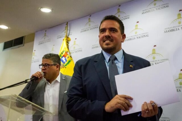 Oposición venezolana espera respuesta de Maduro a propuesta hecha en Barbados